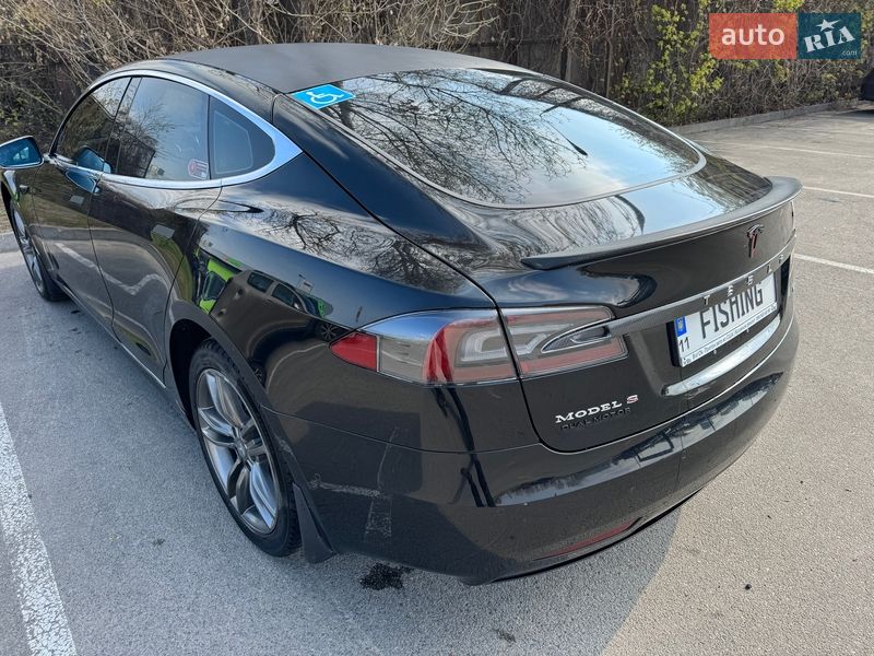 Лифтбек Tesla Model S 2016 в Киеве