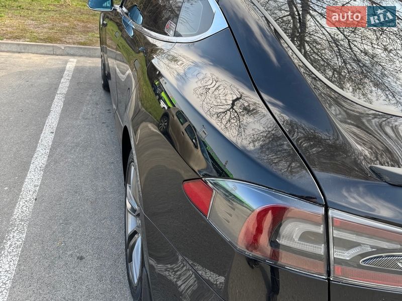 Лифтбек Tesla Model S 2016 в Киеве
