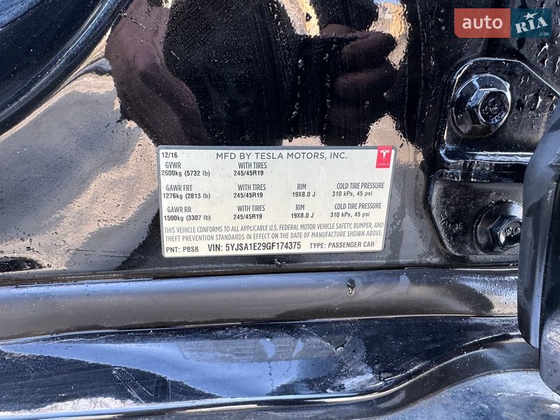 Лифтбек Tesla Model S 2016 в Киеве