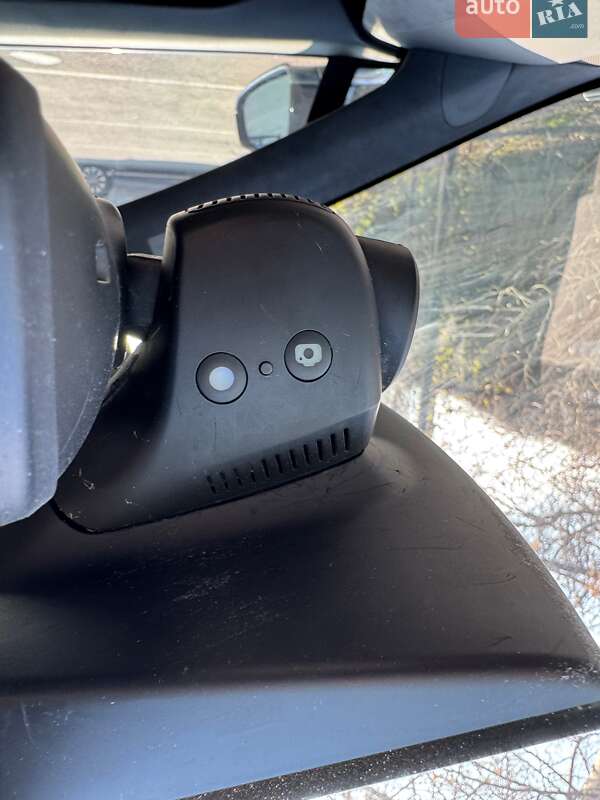 Лифтбек Tesla Model S 2016 в Киеве