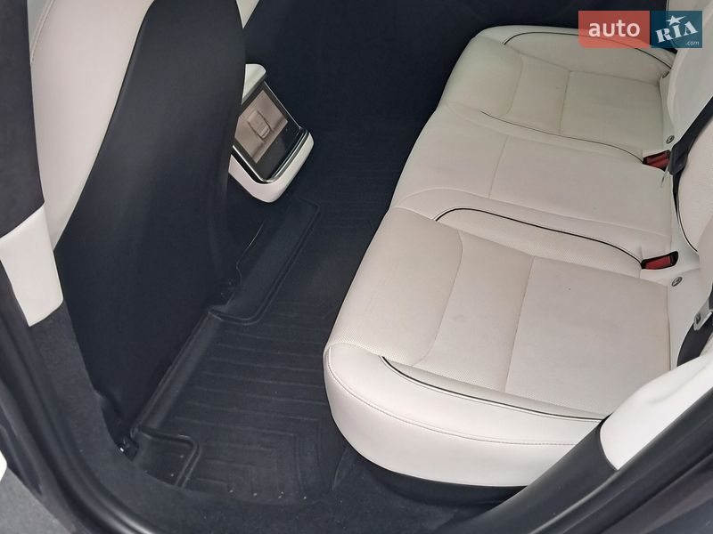 Лифтбек Tesla Model S 2021 в Коломые