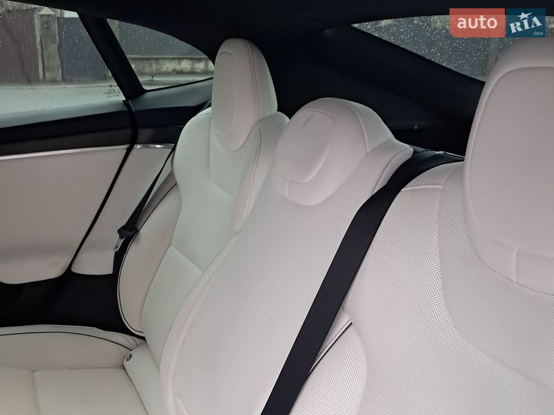 Лифтбек Tesla Model S 2021 в Коломые