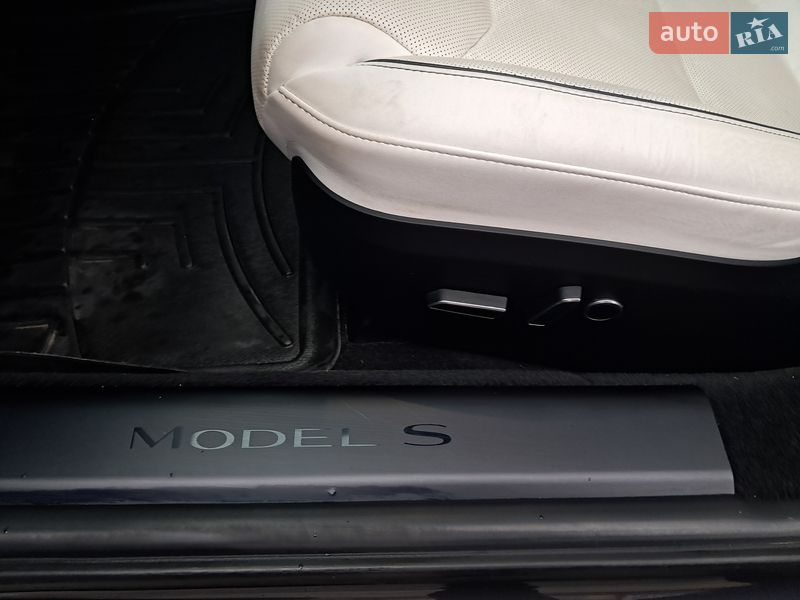 Лифтбек Tesla Model S 2021 в Коломые