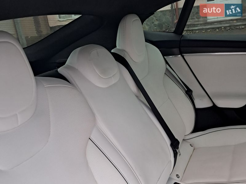 Лифтбек Tesla Model S 2021 в Коломые