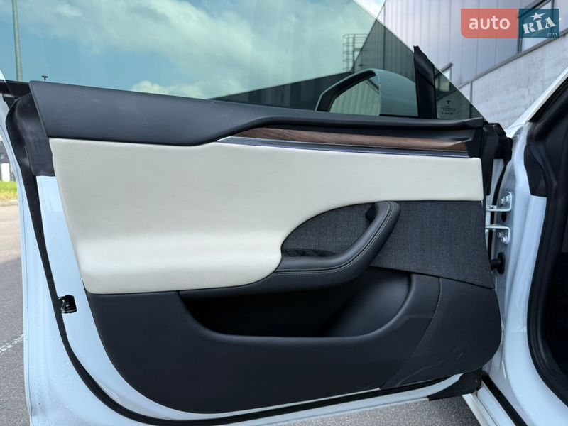 Ліфтбек Tesla Model S 2021 в Києві