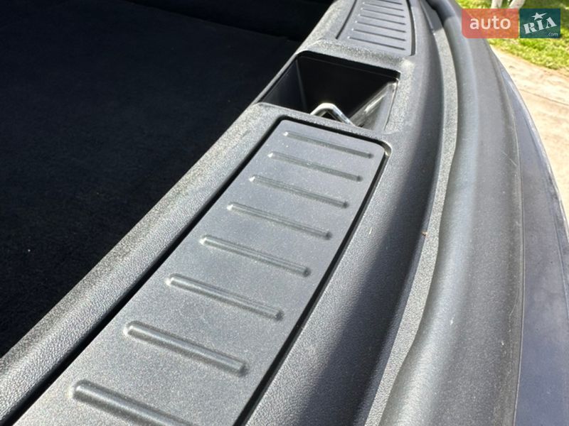 Ліфтбек Tesla Model S 2015 в Богородчанах