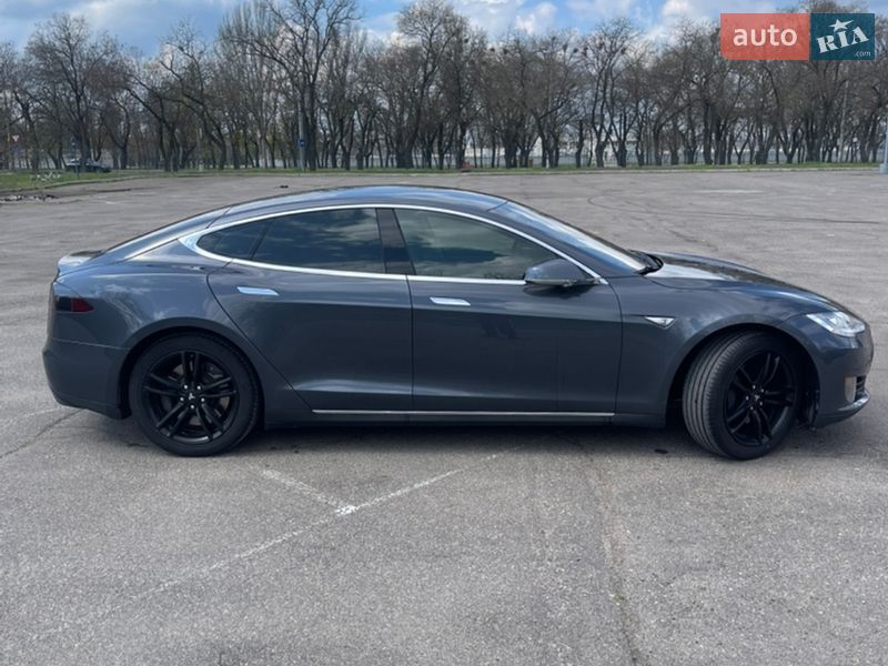 Ліфтбек Tesla Model S 2015 в Миколаєві