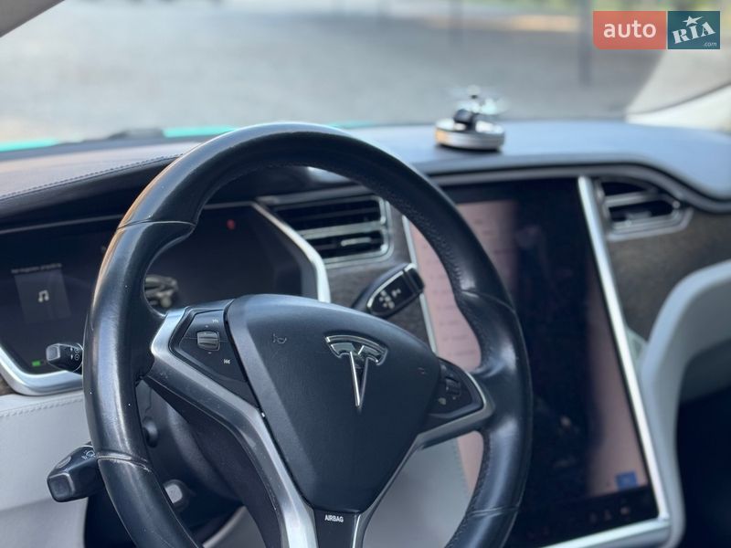 Ліфтбек Tesla Model S 2013 в Шепетівці