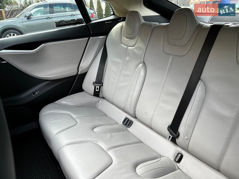 Ліфтбек Tesla Model S 2013 в Шепетівці