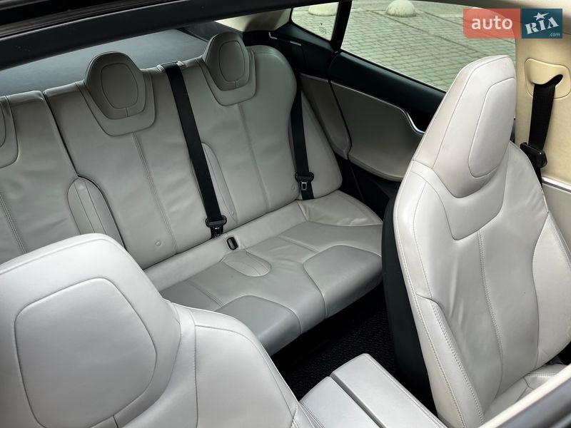 Ліфтбек Tesla Model S 2013 в Шепетівці