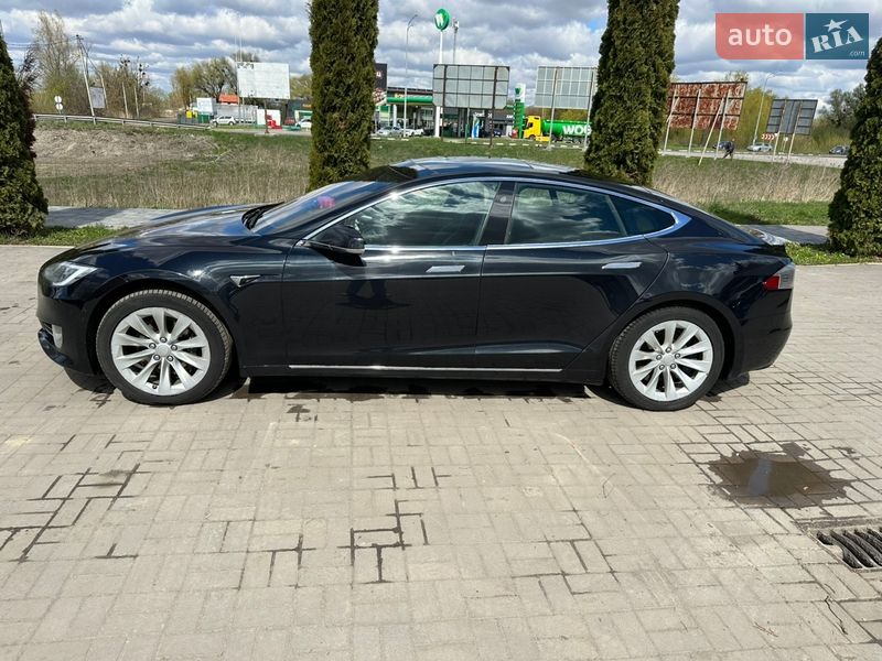 Лифтбек Tesla Model S 2017 в Киеве