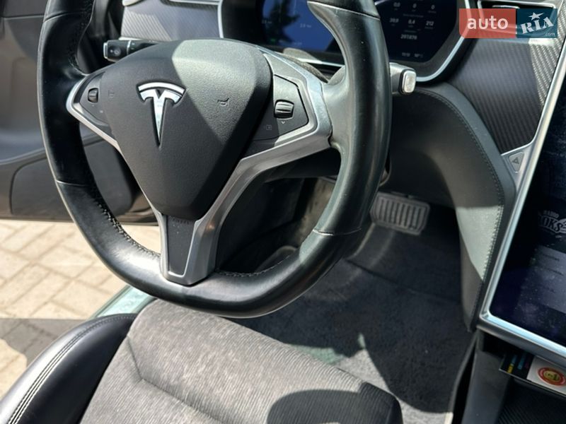 Лифтбек Tesla Model S 2017 в Киеве
