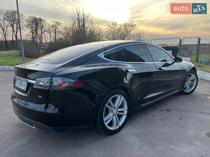 Лифтбек Tesla Model S 2016 в Львове фото 7 Лифтбек Tesla Model S 2016 в Львове