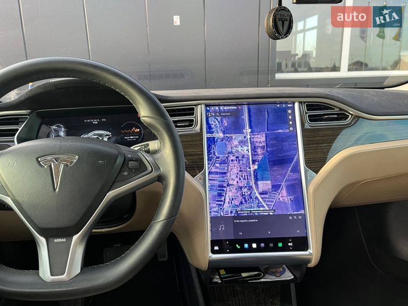 Лифтбек Tesla Model S 2016 в Львове фото 31 Лифтбек Tesla Model S 2016 в Львове