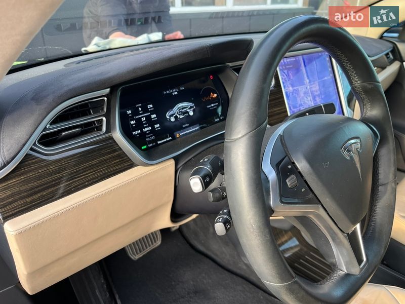 Лифтбек Tesla Model S 2016 в Львове фото 35 Лифтбек Tesla Model S 2016 в Львове