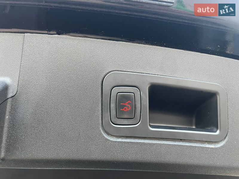 Лифтбек Tesla Model S 2016 в Львове фото 40 Лифтбек Tesla Model S 2016 в Львове