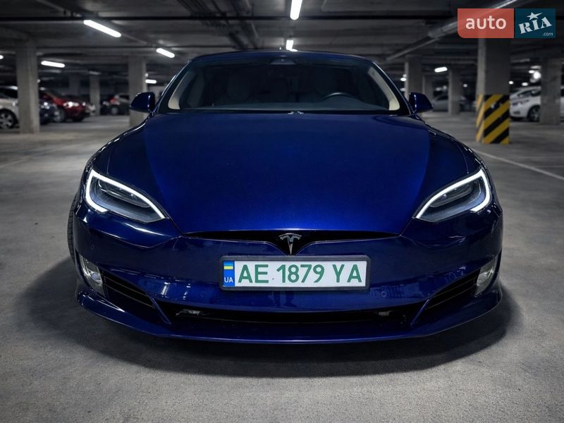 Tesla Model S 2018