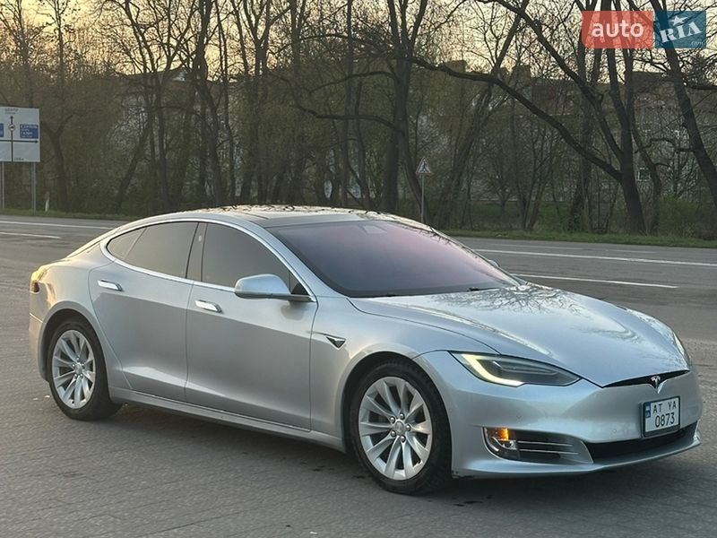 Лифтбек Tesla Model S 2016 в Ивано-Франковске