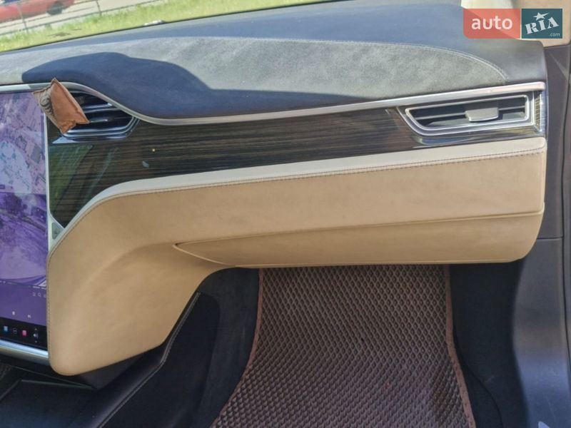 Лифтбек Tesla Model S 2016 в Николаеве