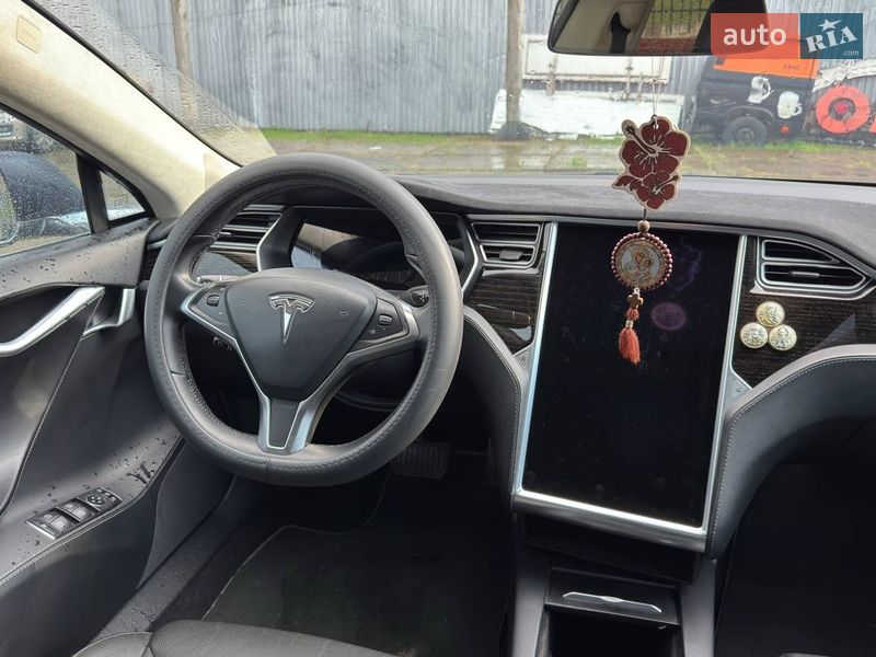 Ліфтбек Tesla Model S 2017 в Одесі