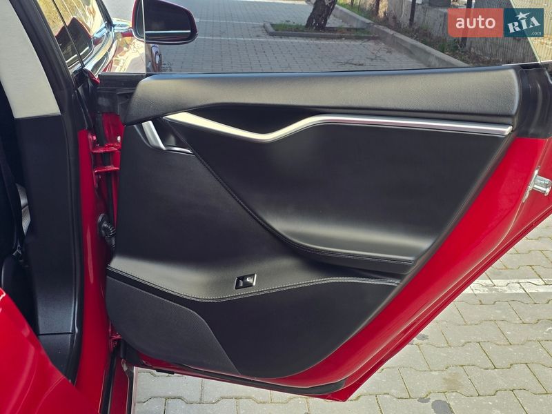 Ліфтбек Tesla Model S 2014 в Хмельницькому фото 68 Ліфтбек Tesla Model S 2014 в Хмельницькому