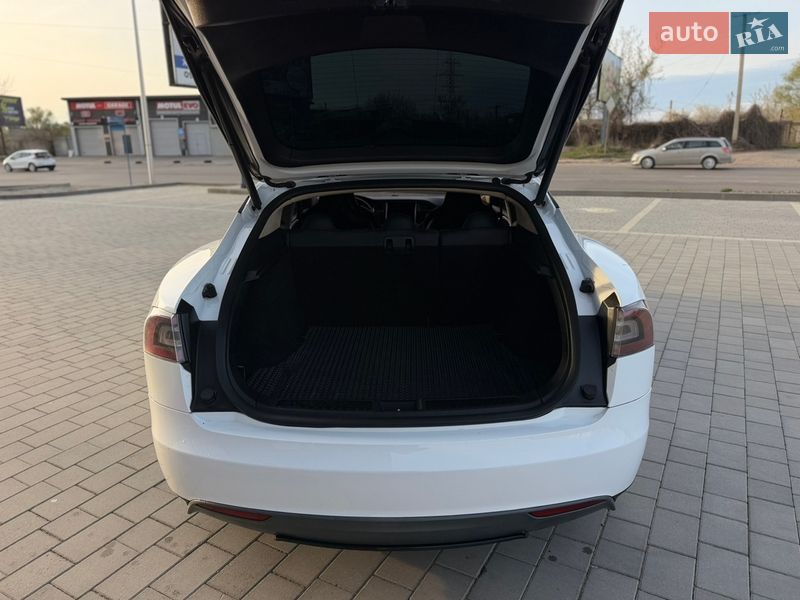 Лифтбек Tesla Model S 2013 в Ивано-Франковске фото 9 Лифтбек Tesla Model S 2013 в Ивано-Франковске