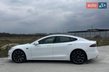Лифтбек Tesla Model S 2016 в Львове