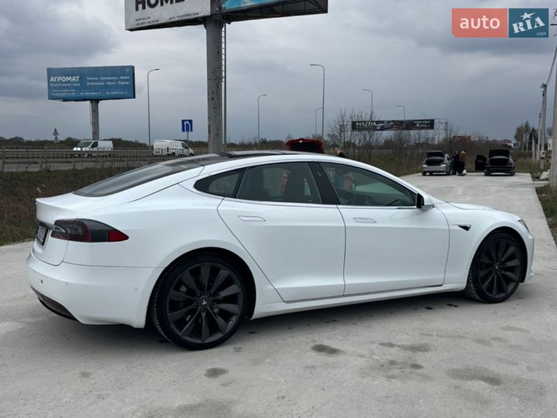 Ліфтбек Tesla Model S 2016 в Львові фото 10 Ліфтбек Tesla Model S 2016 в Львові