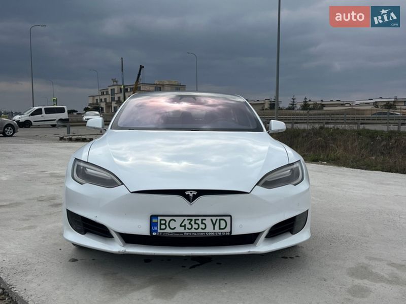 Ліфтбек Tesla Model S 2016 в Львові фото 19 Ліфтбек Tesla Model S 2016 в Львові