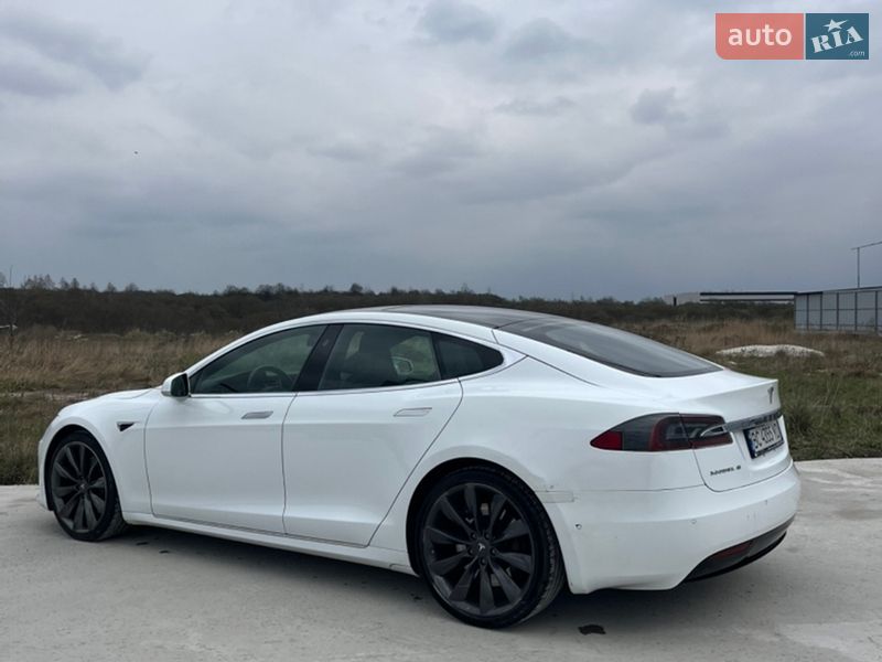Ліфтбек Tesla Model S 2016 в Львові фото 27 Ліфтбек Tesla Model S 2016 в Львові