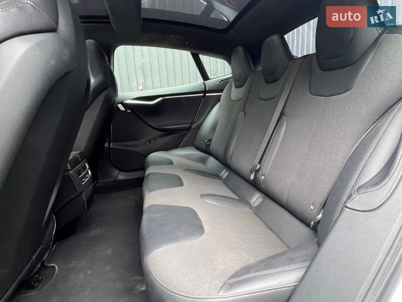 Ліфтбек Tesla Model S 2016 в Львові фото 32 Ліфтбек Tesla Model S 2016 в Львові