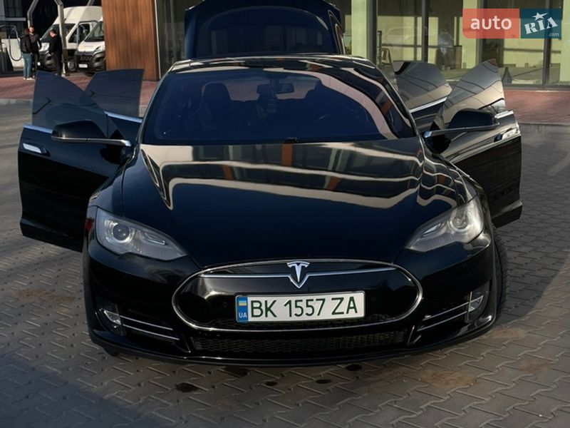 Лифтбек Tesla Model S 2014 в Ровно фото Лифтбек Tesla Model S 2014 в Ровно