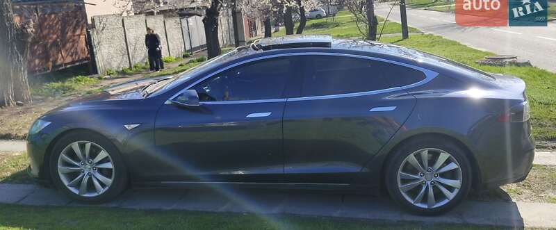 Лифтбек Tesla Model S 2015 в Черкассах