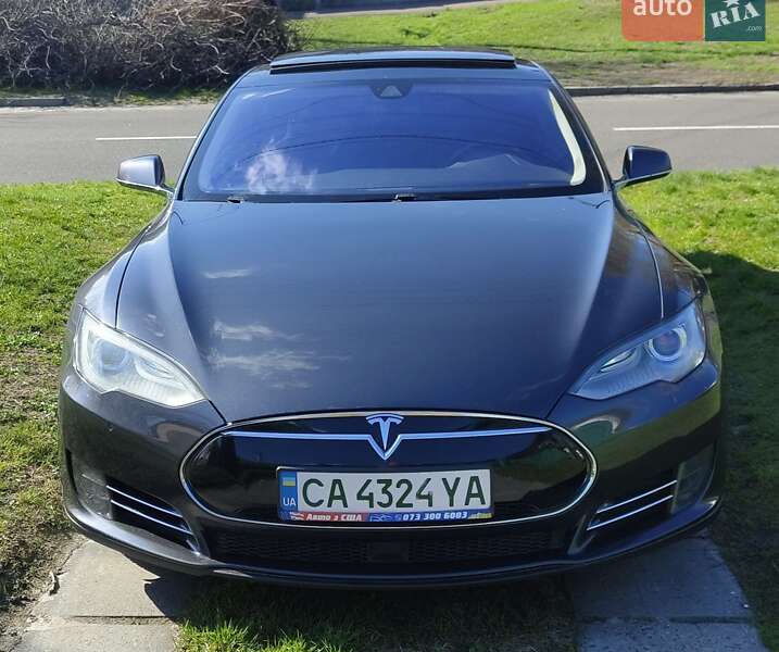 Лифтбек Tesla Model S 2015 в Черкассах