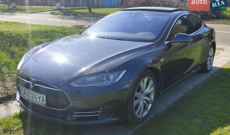 Лифтбек Tesla Model S 2015 в Черкассах