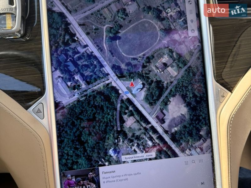 Лифтбек Tesla Model S 2015 в Каневе