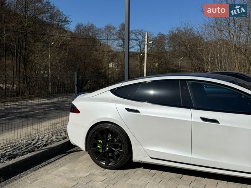 Лифтбек Tesla Model S 2018 в Львове