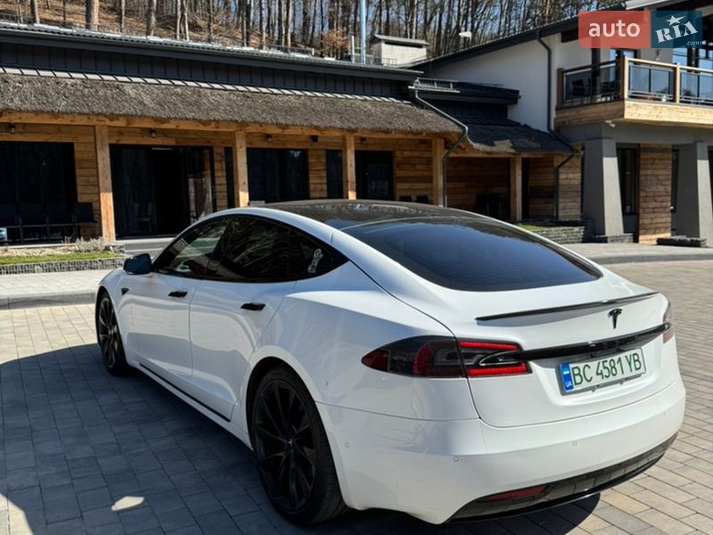 Лифтбек Tesla Model S 2018 в Львове