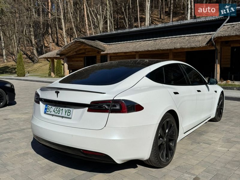 Лифтбек Tesla Model S 2018 в Львове