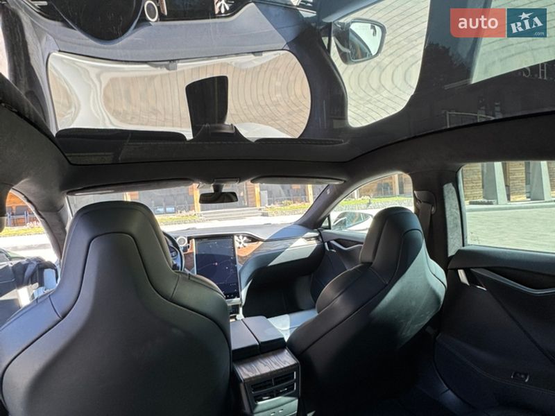 Лифтбек Tesla Model S 2018 в Львове
