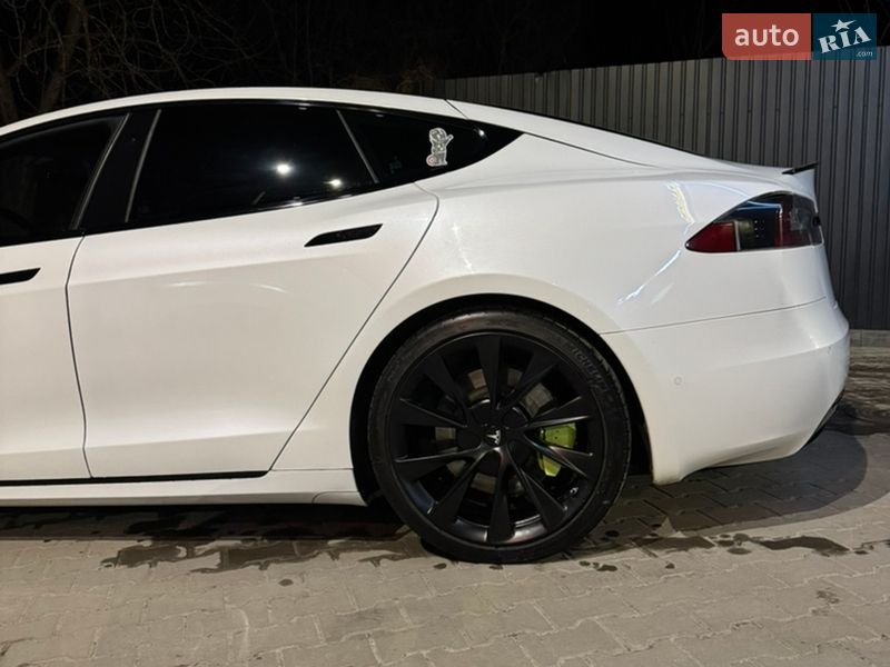 Лифтбек Tesla Model S 2018 в Львове