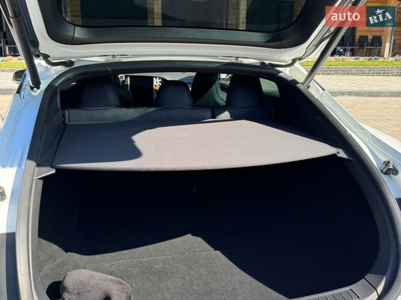 Лифтбек Tesla Model S 2018 в Львове
