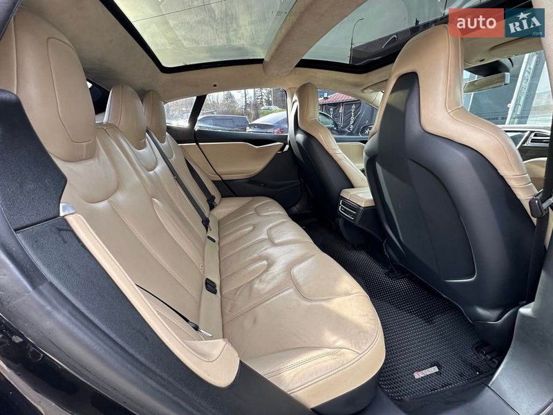 Лифтбек Tesla Model S 2015 в Виннице