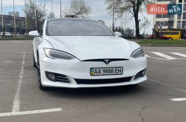 Лифтбек Tesla Model S 2017 в Киеве