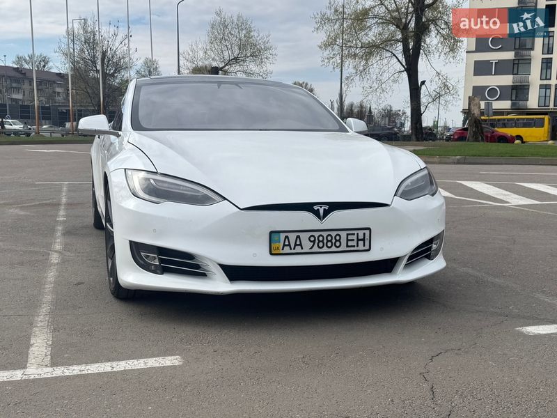 Лифтбек Tesla Model S 2017 в Киеве
