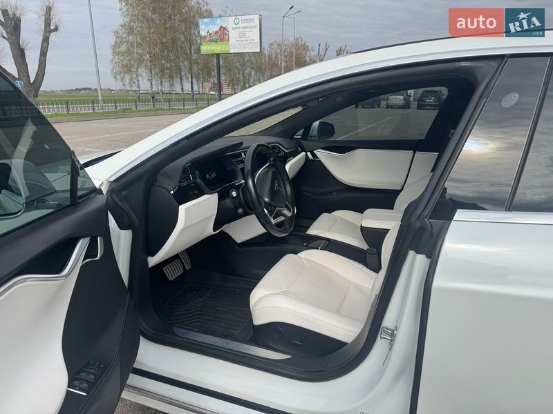 Лифтбек Tesla Model S 2017 в Киеве