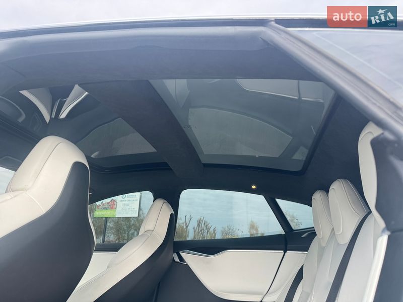 Лифтбек Tesla Model S 2017 в Киеве