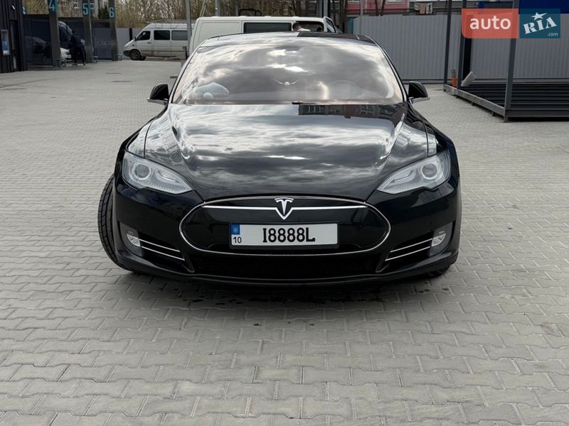 Tesla Model S 2014