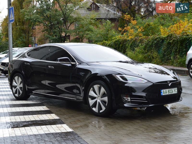 Лифтбек Tesla Model S 2020 в Киеве