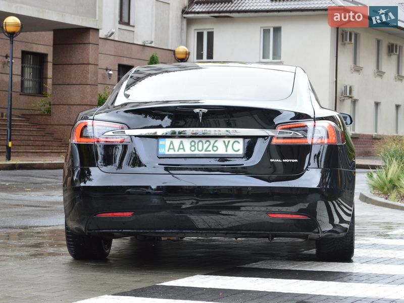 Лифтбек Tesla Model S 2020 в Киеве